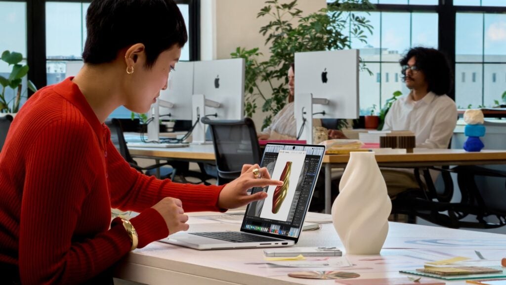 MacBook Pro với màn hình PROLED XDR